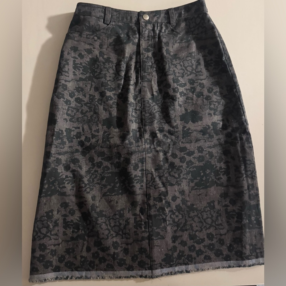 Banana Republic Black Floral jean Skirt - Picture 3 of 8